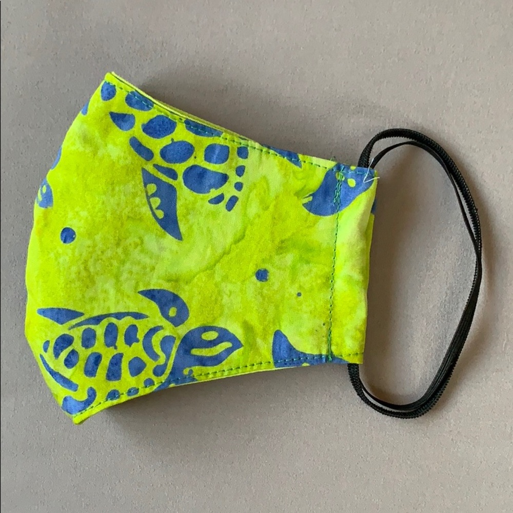 Women’s Hawaiian Turtle Print Face Mask 🐢 - Picture 2 of 4